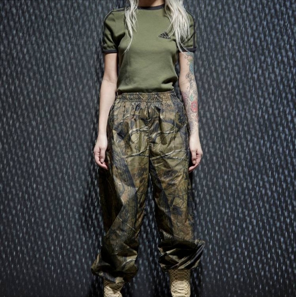 YEEZY SEASON 5 SHRUNKEN TSHIRT RARE - Picture 7 of 11